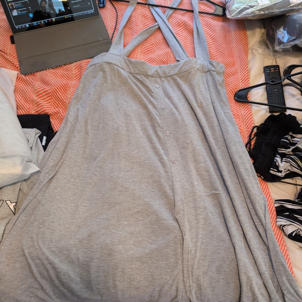 Boohoo Light Gray Casual Top